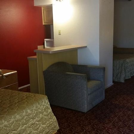 Executive Inn And Suites Ваксахачи Экстерьер фото
