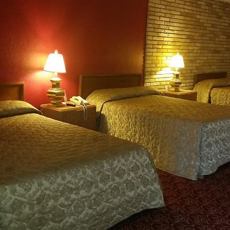 Executive Inn And Suites Ваксахачи Экстерьер фото