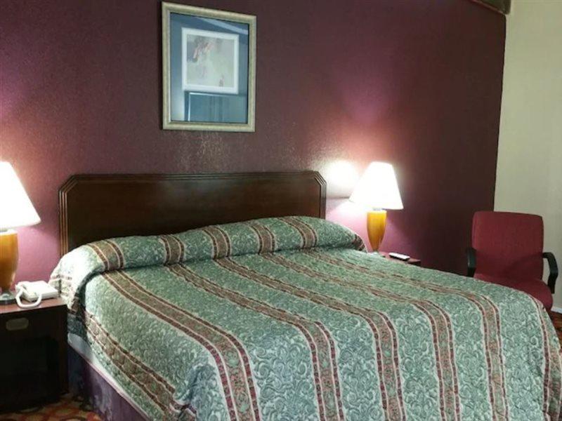 Executive Inn And Suites Ваксахачи Экстерьер фото