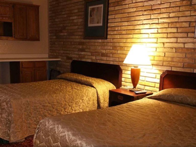 Executive Inn And Suites Ваксахачи Экстерьер фото