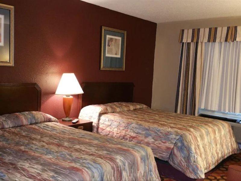 Executive Inn And Suites Ваксахачи Экстерьер фото