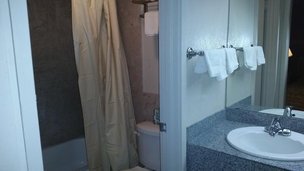 Executive Inn And Suites Ваксахачи Номер фото