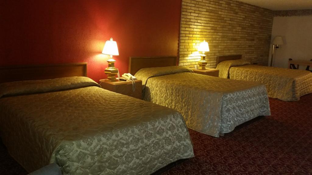Executive Inn And Suites Ваксахачи Экстерьер фото